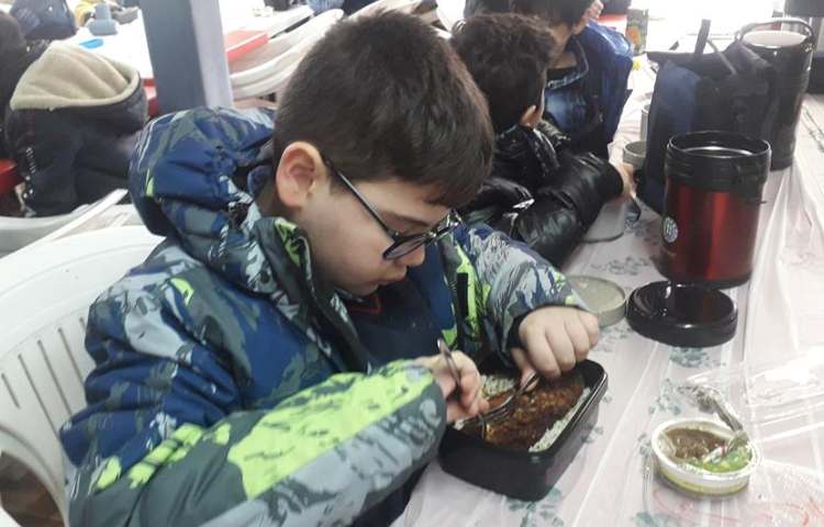 ناهار خوشمزه روز دوشنبه دبستان علوی 6