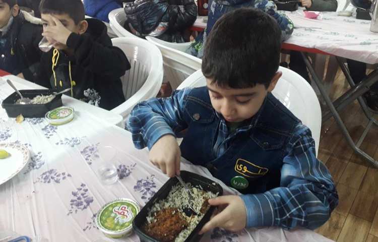 ناهار خوشمزه روز دوشنبه دبستان علوی