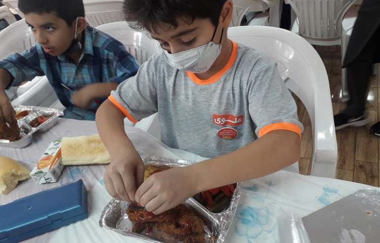 ناهار دانش آموزان دوم و سوم 1