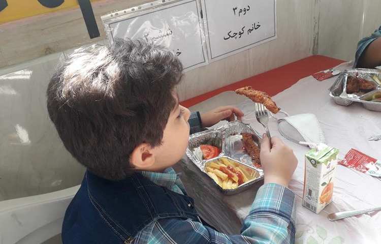 ناهار دانش آموزان دوم و سوم 10