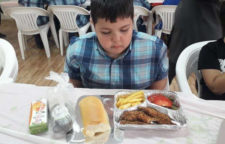 ناهار دانش آموزان دوم و سوم 3