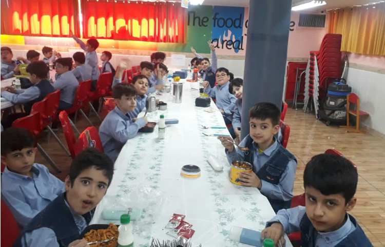 ناهار دانش اموزان 2