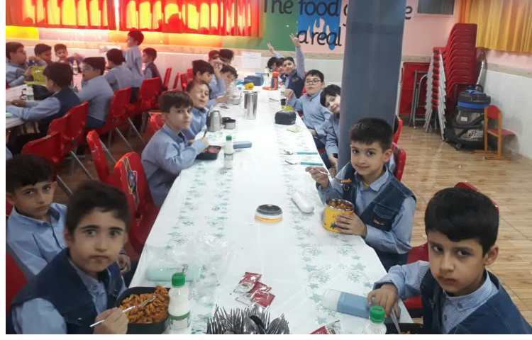 ناهار دانش اموزان