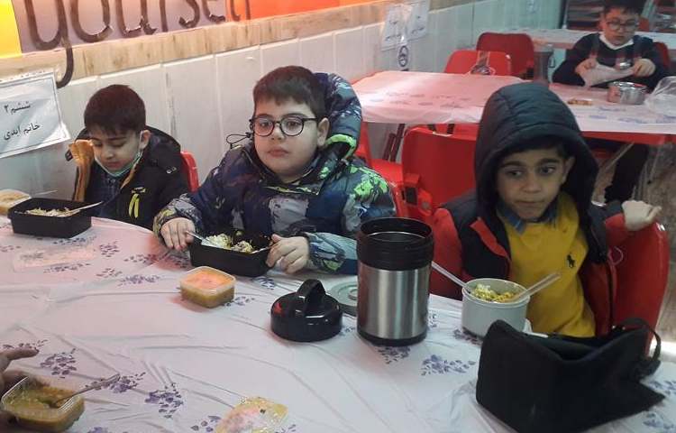 ناهار روز سه شنبه خوشمزه دبستان علوی 3