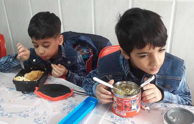 ناهار روز سه شنبه خوشمزه دبستان علوی 5