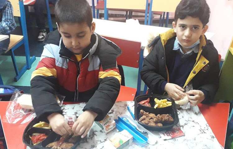 ناهار روز سه شنبه دبستان علوی 1