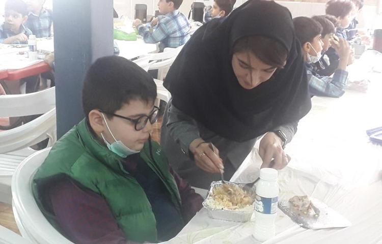 ناهار روز سه شنبه دبستان علوی 12