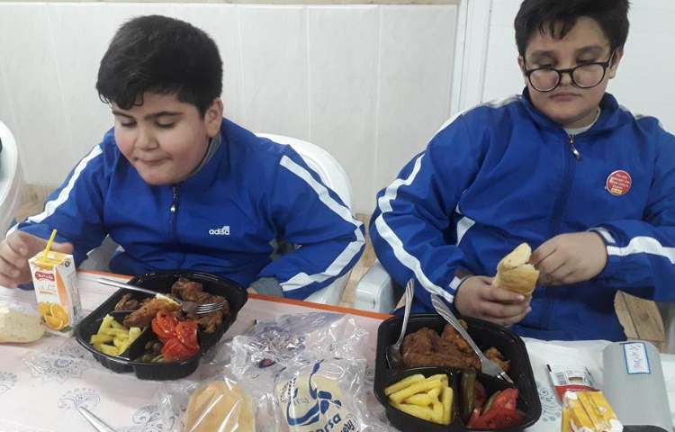 ناهار روز سه شنبه دبستان علوی 15