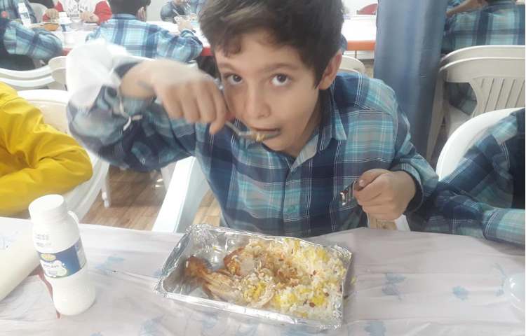 ناهار روز سه شنبه دبستان علوی 3