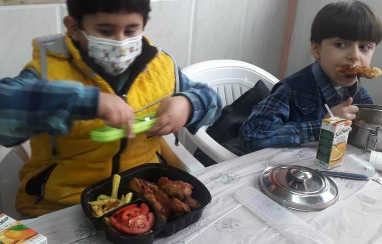 ناهار روز سه شنبه دبستان علوی 4