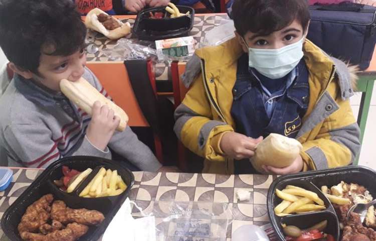 ناهار روز سه شنبه دبستان علوی 8