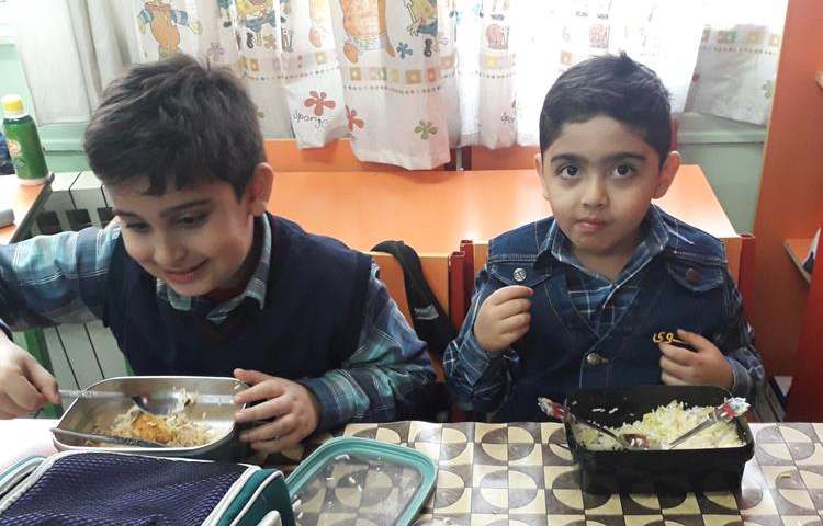 ناهار روز چهارشنبه دبستان علوی 10
