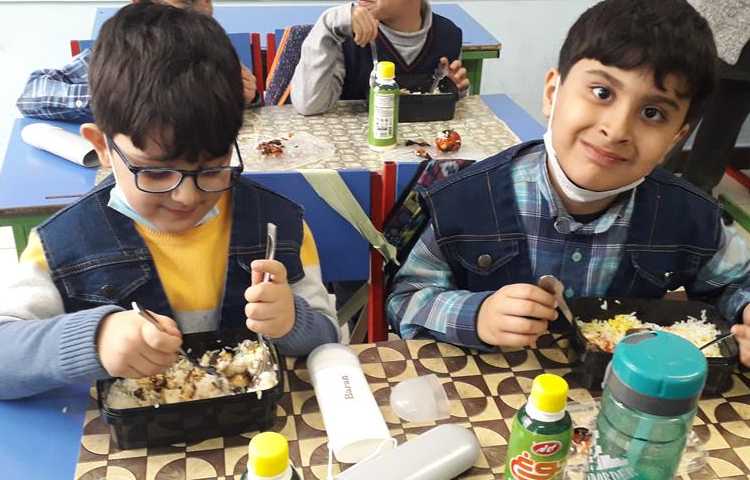 ناهار روز چهارشنبه دبستان علوی 12
