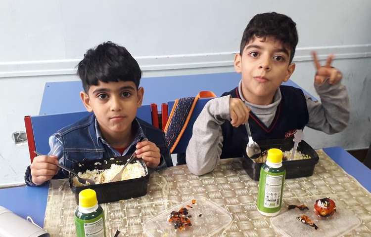 ناهار روز چهارشنبه دبستان علوی 17