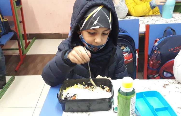 ناهار روز چهارشنبه دبستان علوی 2