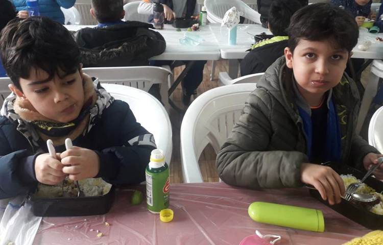 ناهار روز چهارشنبه دبستان علوی 2