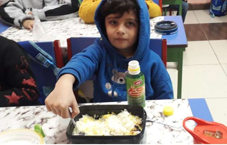 ناهار روز چهارشنبه دبستان علوی 3