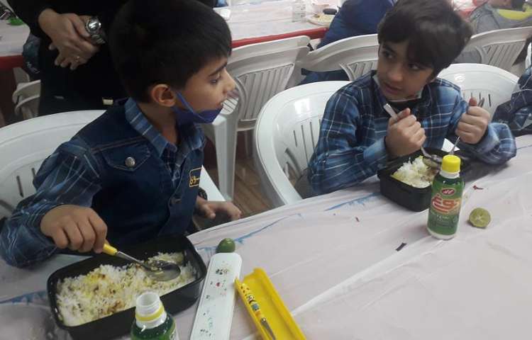 ناهار روز چهارشنبه دبستان علوی 3
