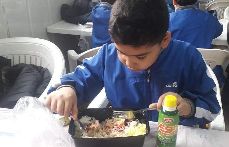 ناهار روز چهارشنبه دبستان علوی 4