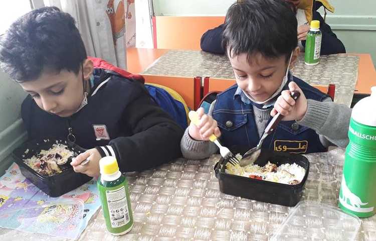 ناهار روز چهارشنبه دبستان علوی 5
