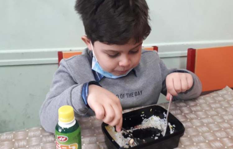 ناهار روز چهارشنبه دبستان علوی 6