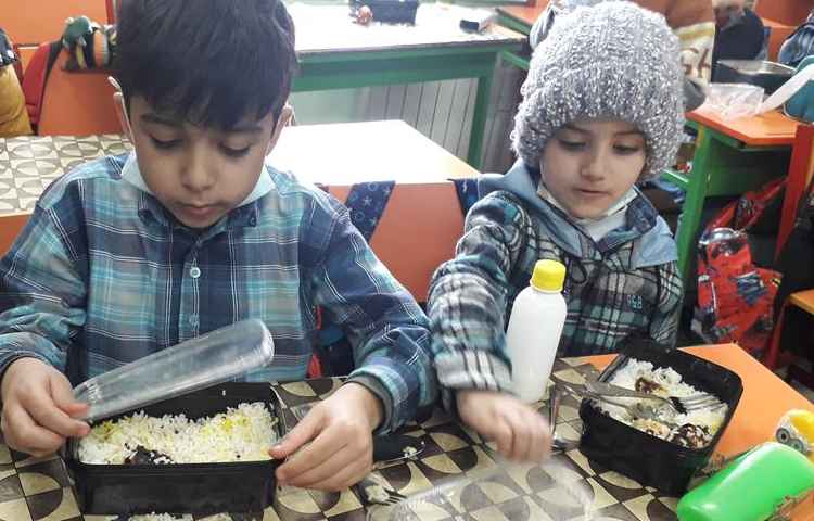ناهار روز چهارشنبه دبستان علوی 8