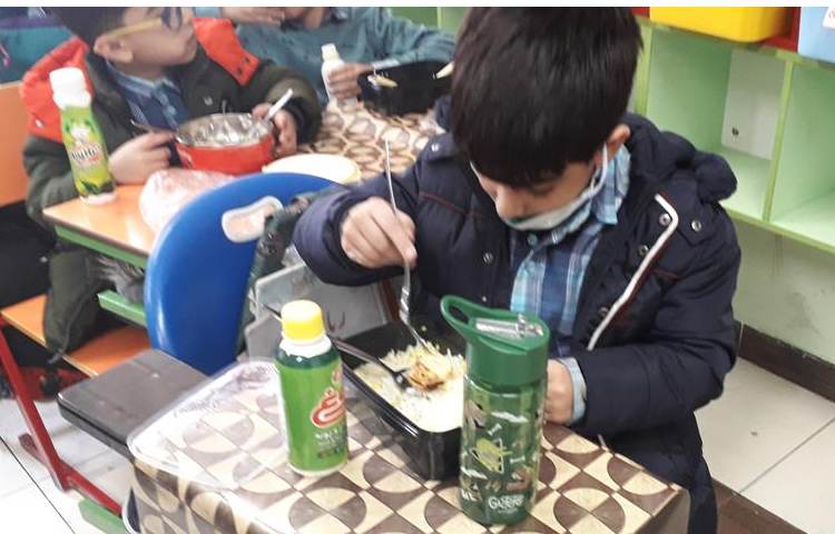 ناهار روز چهارشنبه دبستان علوی 9