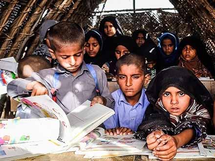 تدوین بسته‌های آموزشی برای دانش‌آموزان مناطق دو زبانه