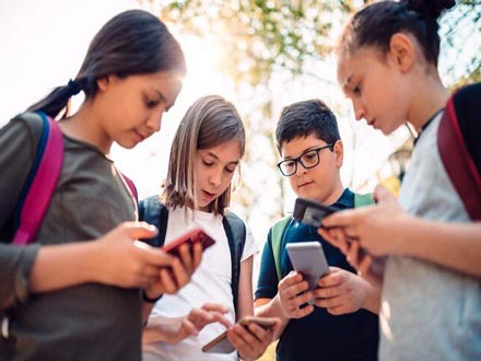 بلژیک استفاده از تلفن همراه در مدارس را ممنوع می‌کند