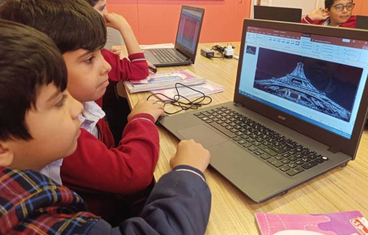 نحوه افزودن تصویر در اسلاید به همراه تنظیمات مربوط به تصویر 1