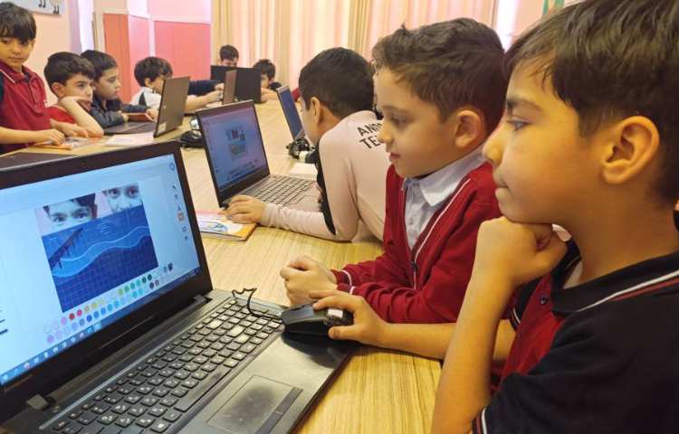 نحوه افزودن، تغییر و طراحی پس زمینه در نرم افزار اسکرچ جونیور 1