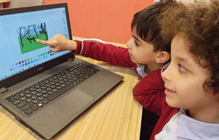 نحوه افزودن، تغییر و طراحی پس زمینه در نرم افزار اسکرچ جونیور 4