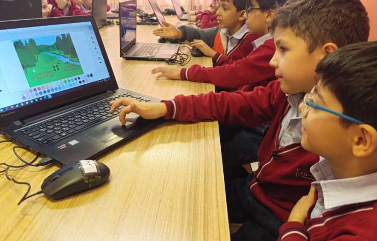 نحوه افزودن، تغییر و طراحی پس زمینه در نرم افزار اسکرچ جونیور 6