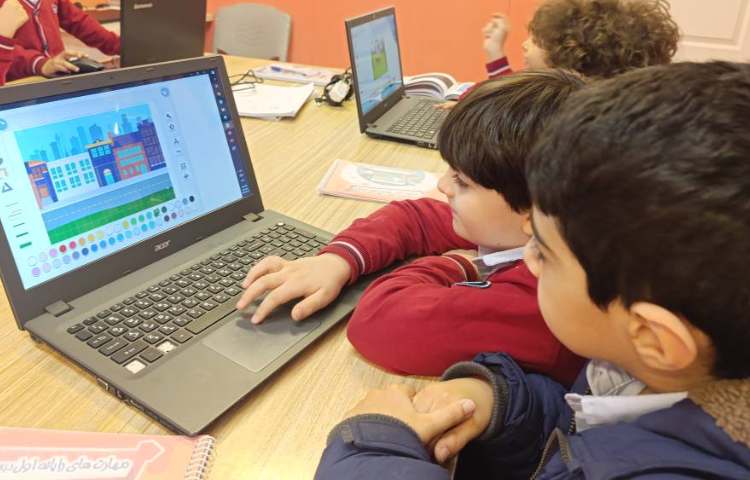 نحوه افزودن، تغییر و طراحی پس زمینه در نرم افزار اسکرچ جونیور