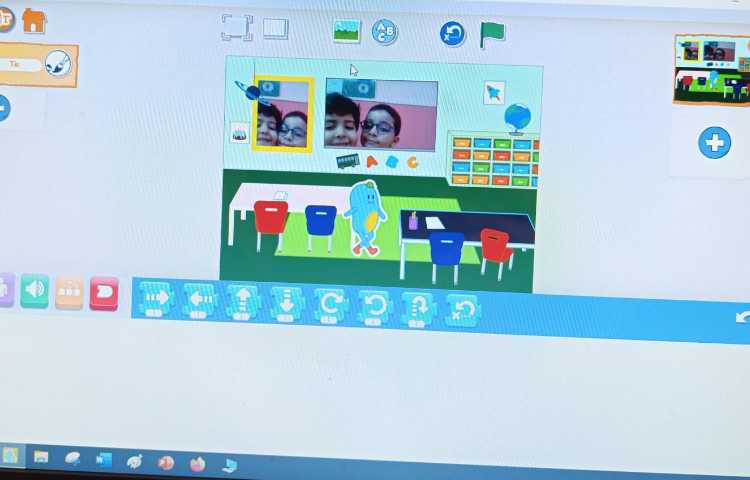 نحوه افزودن و تغییر پس زمینه در نرم افزار اسکرچ جونیور 1