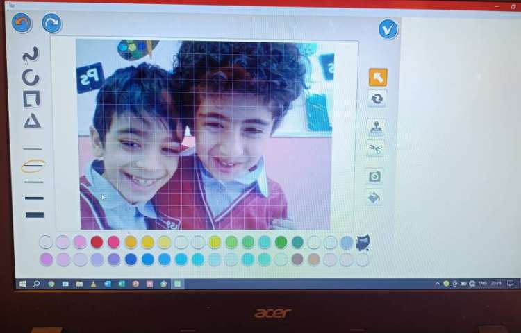 نحوه افزودن و تغییر پس زمینه در نرم افزار اسکرچ جونیور 1