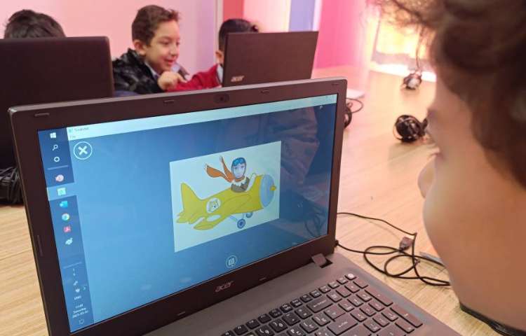 نحوه افزودن و تغییر کاراکتر یا شخصیت در نرم افزار اسکرچ جونیور 1