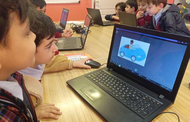 نحوه افزودن کاراکتر، شخصیت، شکلک یا اسپرایت در نرم افزار اسکرچ جونیور 1