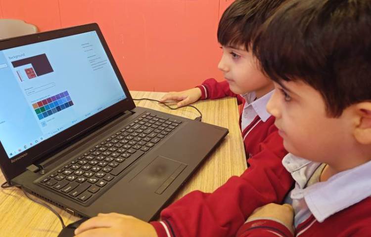 نحوه تغییر پس زمینه میزکار یا همان دسکتاپ 4