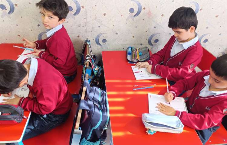 نحوه در دست گرفتن موس با دست راست و دست چپ، انجام تمرین صفحه 37 کتاب رایانه 4