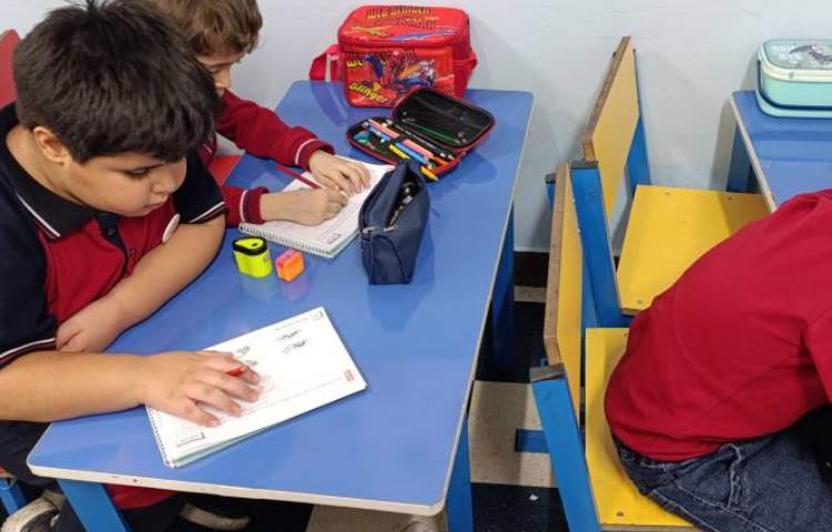 نحوه در دست گرفتن موس با دست راست و دست چپ 1