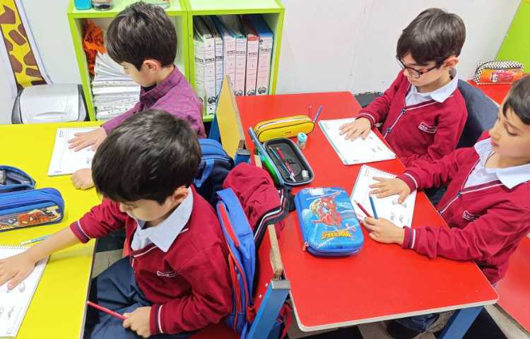 نحوه در دست گرفتن موس با دست راست و دست چپ 3