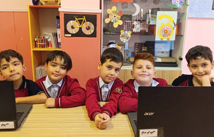 نحوه کشیدن خط راست و خط خمیده در نرم افزار نقاشی 8