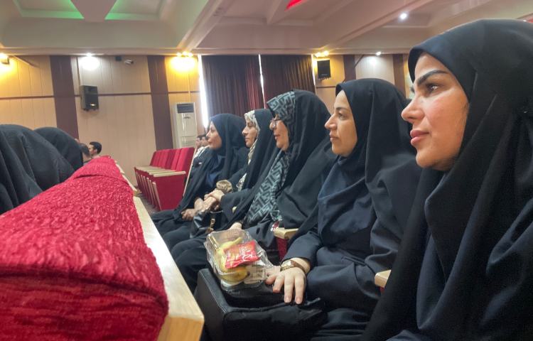 نشست صمیمی مدیر کل محترم آموزش و پرورش شهر تهران بامدیران و مسئولان آموزش و پرورش منطقه 13 5