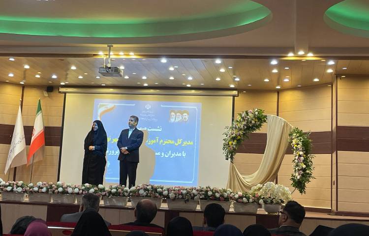 نشست صمیمی مدیر کل محترم آموزش و پرورش شهر تهران بامدیران و مسئولان آموزش و پرورش منطقه 13 7