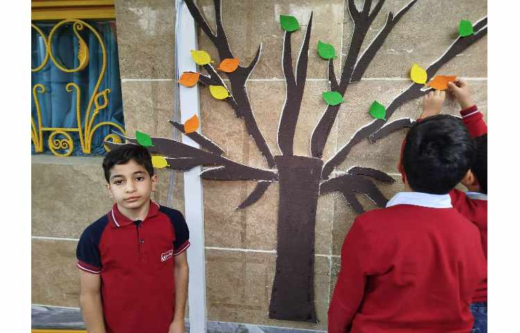 نصب درخت دانایی به مناسبت هفته ی کتاب. 12