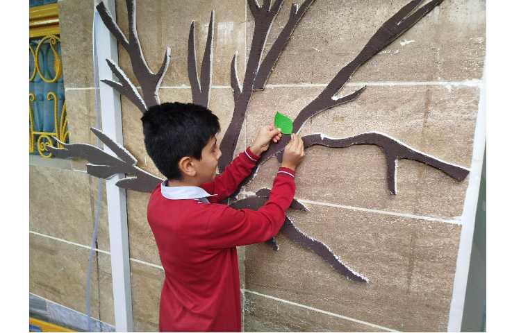 نصب درخت دانایی به مناسبت هفته ی کتاب. 2