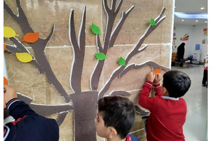 نصب درخت دانایی به مناسبت هفته ی کتاب. 7