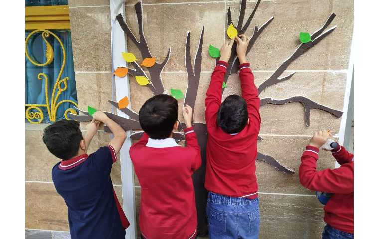 نصب درخت دانایی به مناسبت هفته ی کتاب. 8