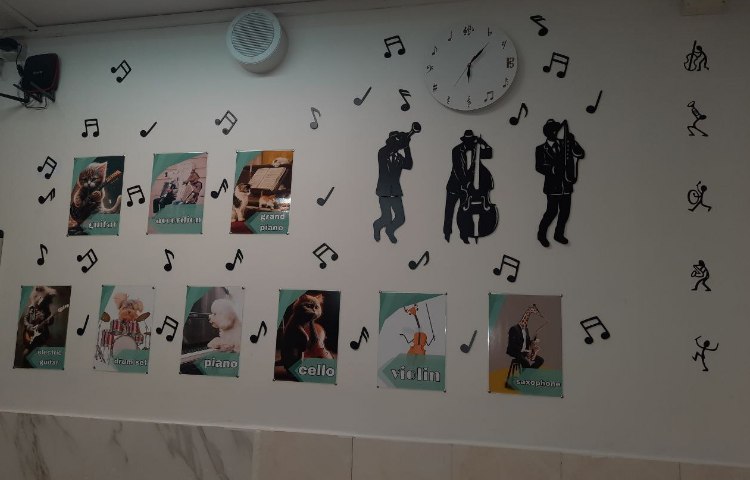 نصب پوستر و طراحی دیوار 2